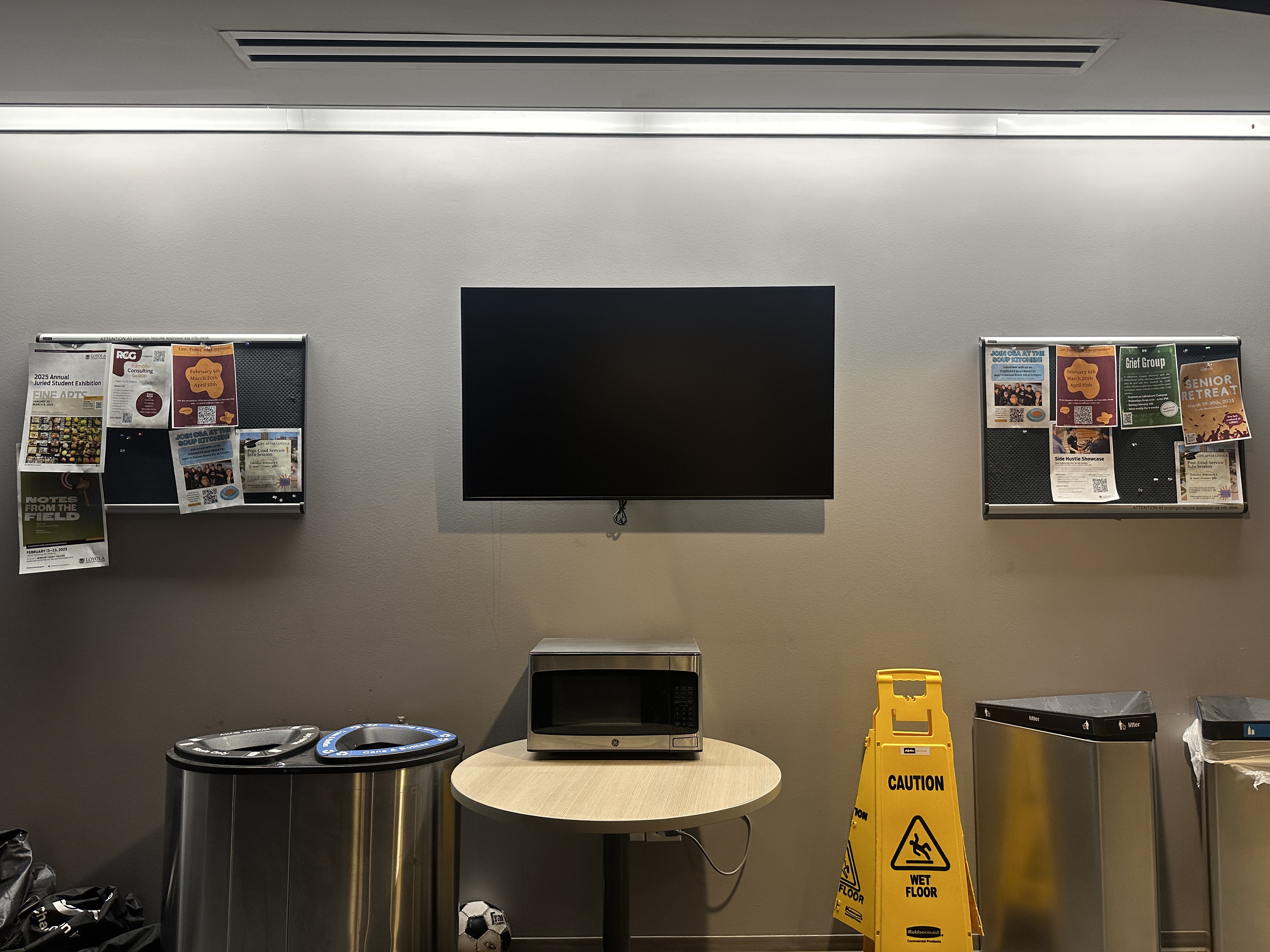 Damen Student Center Ireland's Pub Digital Signage
